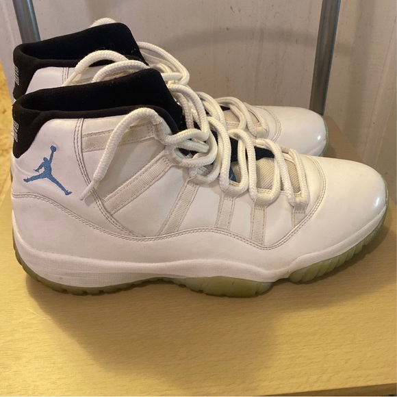 Air Jordan Retro 11s ‘Legend Blue’ - Picture 2 of 3